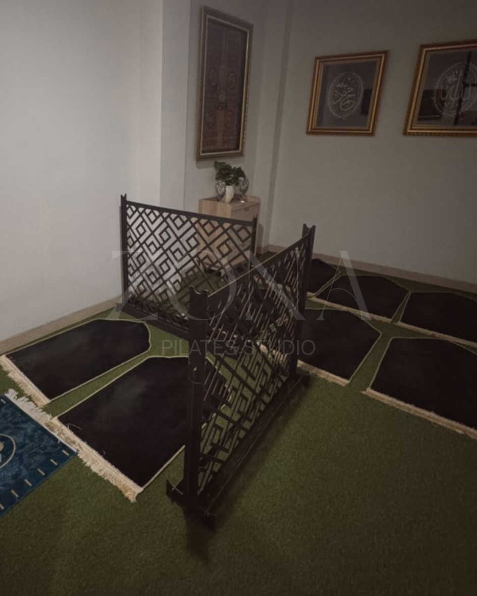 Fasiltas Mushola yang nyaman dan ber-AC di ZONA Pilates Studio Bogor